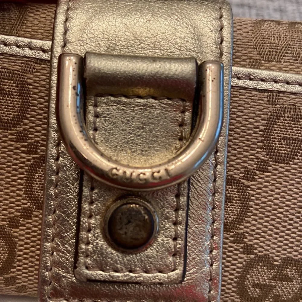 Gucci Gokd Keyhokder Impeccable condition with dust bag